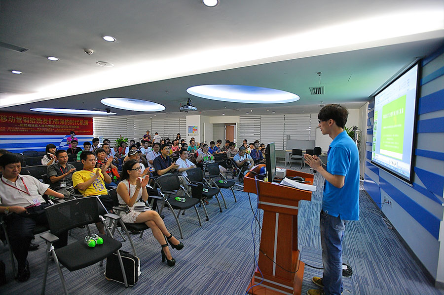 騰訊公益項(xiàng)目負(fù)責(zé)人講話(huà)