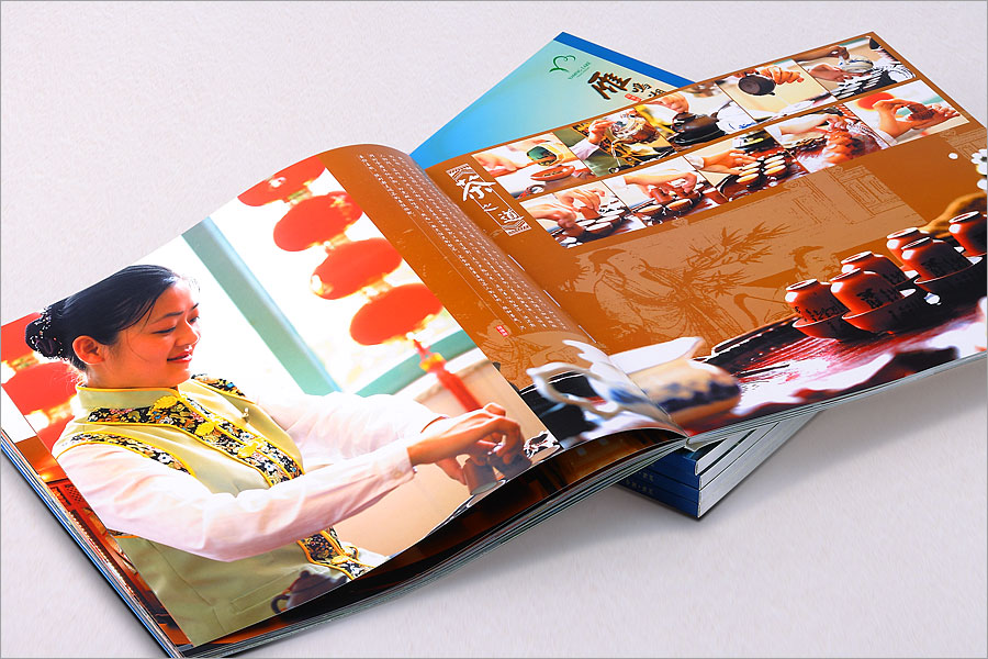 黑眼睛廣告為雁鳴湖旅游度假村印刷的大型風(fēng)光畫冊(cè)之內(nèi)頁(yè)茶藝部分