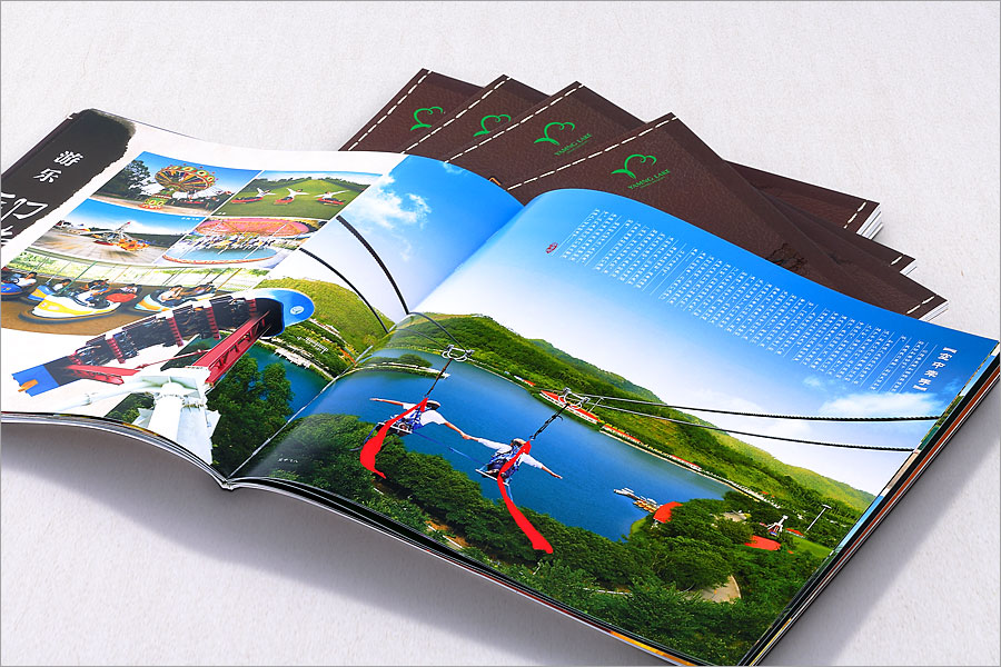 黑眼睛廣告為雁鳴湖旅游度假村印刷的新版大型風(fēng)光畫冊(cè)之游樂(lè)部分
